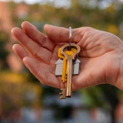 Pražané hledají bydlení v okolních obcích: Roste tlak na školy a infrastrukturu