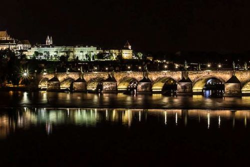 Foto: Tajemství soch Karlova mostu: Mystický koridor odhaluje jejich příběhy