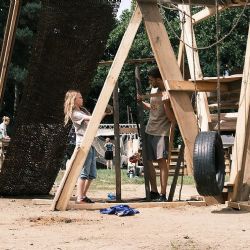 Dobrodružné hřiště Jeseniova znovu otevírá: stavění, sport i prostor pro rodiče!