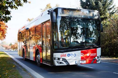 obrázek:Nástup všemi dveřmi na 112 linkách kolem Prahy od srpna 2025!