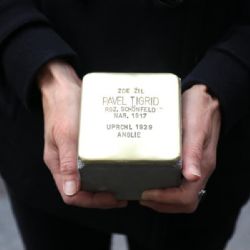 Odkaz Pavla Tigrida ožívá: Vinohrady mají nový kámen zmizelých