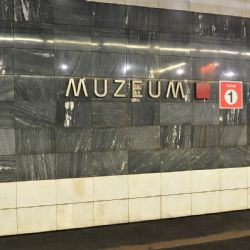 Spojka metra D-C proražena