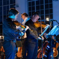 5. ročník Letní hudební akademie Kroměříž vyvrcholil velkolepým koncertem Mozartovými áriemi v podání Kateřiny Kněžíkové a Adama Plachetky. Ocenění převzali nejlepší studenti akademie