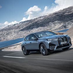 BMW zahajuje sériovou výrobu modelu iX