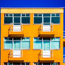 Bytová družstva o svůj nárok na převod obecních bytů z majetku samospráv nepřijdou, stát jim odpustí daň