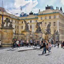 Cestovní ruch se v prvním čtvrtletí tohoto roku nadále propadal