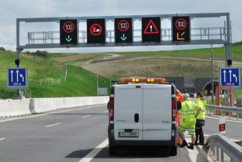 Foto: Další proměnné značky na dálnicích mají při kalamitě pomoct řídit dopravu