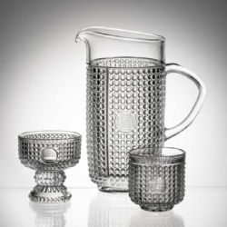 Design i užitek – unikátní výstava lisovaného skla z období socialismu