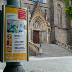 Děti kresbami vyzývají návštěvníky Prahy 2 k ohleduplnosti