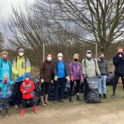 Dobrovolníci sesbírali v rámci akce Společně ukliďme Prahu 10 přes 2,2 tuny odpadu, děkujeme!