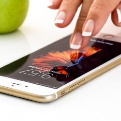 Internet zrychluje a přesouvá se na chytré telefony