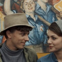 Komedii Kdyby radši hořelo a koprodukční drama z Islandu zařadilo Berlinale do sekce Panorama. Vrací se Skřivánci na niti