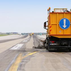 Letecký provoz se kvůli pravidelné údržbě krátkodobě přesune na vedlejší dráhu