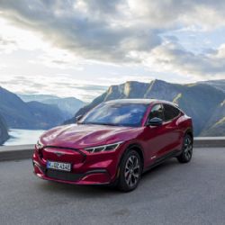 Méně je více: Jak nový přístup k designu změnil kabinu Ford Mustangu Mach-E