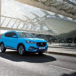 MG uvádí na trh benzínový model HS