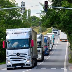 Ministerstvo může řidičům kamionů mimořádně umožnit jízdu s volnějším režimem přestávek