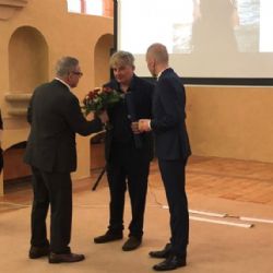 Ministr kultury udělil Martě Davouze medaili Artis Bohemiae Amicis in memoriam