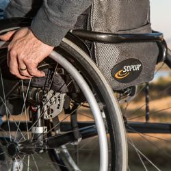 Ministr Vlastimil Válek: Více než čtvrt milionu handicapovaných by mohlo čerpat vyšší příspěvek na mobilitu