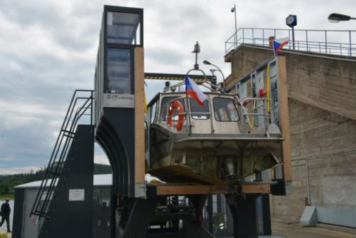Foto: Modernizovaný výtah na Orlické přehradě prodlouží plavební sezonu a převeze i větší lodě