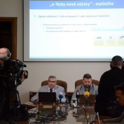 Nová sada otázek v autoškolách míří hlavně na bezpečnou vzdálenost a věnování se řízení