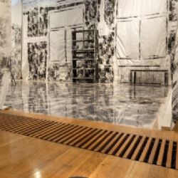 Novinky v Trienále SEFO 2021: současným uměním provádějí návštěvníky QR kódy