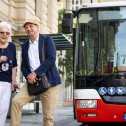 Novým hlasem autobusů a tramvají PID bude herec Jan Vondráček