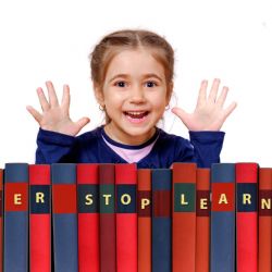 Od pondělí se vrátí do škol a školek děti v dalších třech krajích a v Praze, odsouhlasila vláda