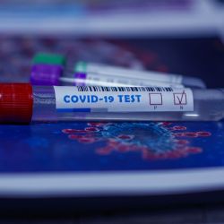 Od středy se povinnost testovat na covid – 19 bude týkat i zaměstnanců veřejné správy a OSVČ. Doporučuje se samotestování