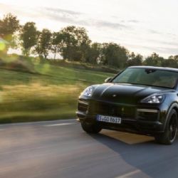 Porsche zaznamenalo mírný nárůst dodávek