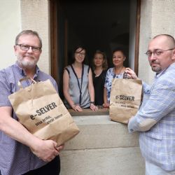 Potravinová banka na Novoměstské radnici pomáhá už třetí měsíc