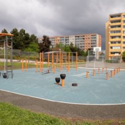 Praha 13 otevřela sportovní hřiště Mezi Školami