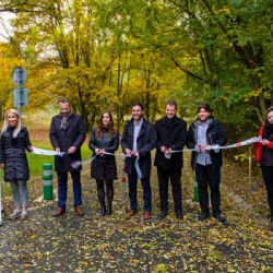 Praha 14 otevřela novou stezku v Kyjích. Zpříjemní i cestu na vlak