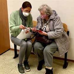 Praha 2 očkuje seniory 80+ bez front a bez stresu