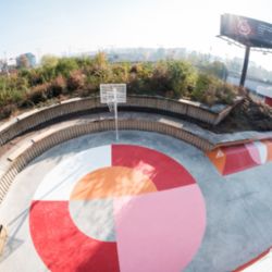 Praha 7 našla recept na zchátralé podchody: Labyrint hrůzy pod Hlávkovým mostem ožívá sportem