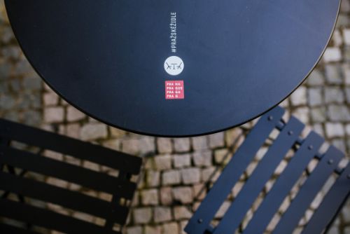 Foto: Pražské židle a stolky se loučí s IPR. Projekt bude mít na starosti Kreativní Praha