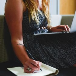 Příjmy domácností i v prvním pandemickém roce rostly