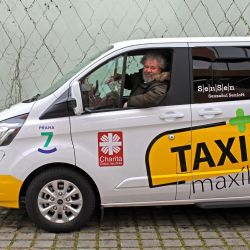 Seniory a hůře pohyblivé obyvatele Prahy 7 sveze po městě speciální taxík