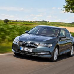 ŠKODA SUPERB - 20 let novodobé vlajkové lodi