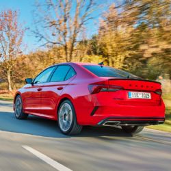 ŠKODA uvádí na český trh akční model OCTAVIA RS 120 let Motorsport