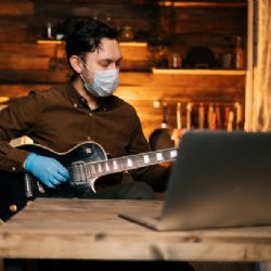 SuperNoty.cz a SAI pořádají sbírku na podporu muzikantů