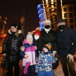 Tančící dům se rozsvítil na modro v naději na léčbu pro malého Olivera a další „andělské děti“