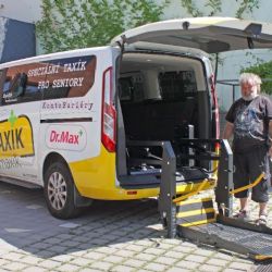 Taxík Maxík nyní i s novou plošinou pro vozíčkáře
