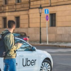 Taxislužbu na Letišti Václava Havla Praha bude zajišťovat společnost Uber