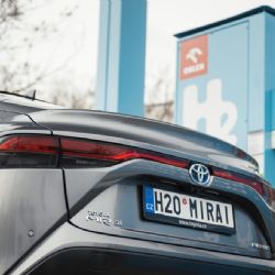V Česku jezdí desítka vodíkových Toyot