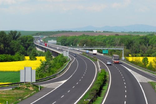 Foto: V roce 2022 se otevře 25,5 km nových dálnic a 19,6 km obchvatů na silnicích I. třídy