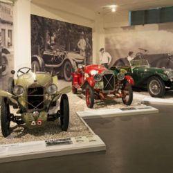 Vavříny s vůní benzínu