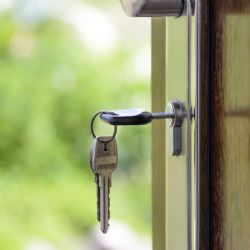 Větší stabilita bankovního a hypotečního trhu i atraktivnější státní dluhopisy. To je novela zákona o ČNB