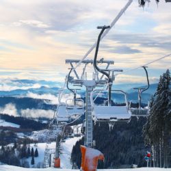 Vláda schválila podporu pro uzavřená lyžařská střediska