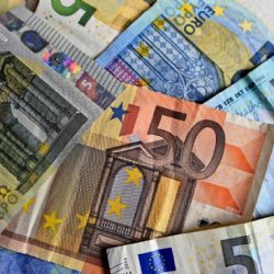 Vláda termín přijetí eura prozatím nestanoví