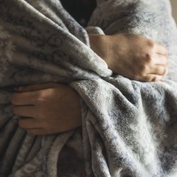 Výdaje na ošetřovné loni skokově vzrostly